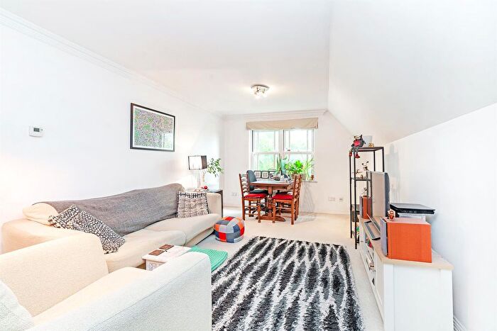 1 Bedroom Flat To Rent In Hackford Road, SW9