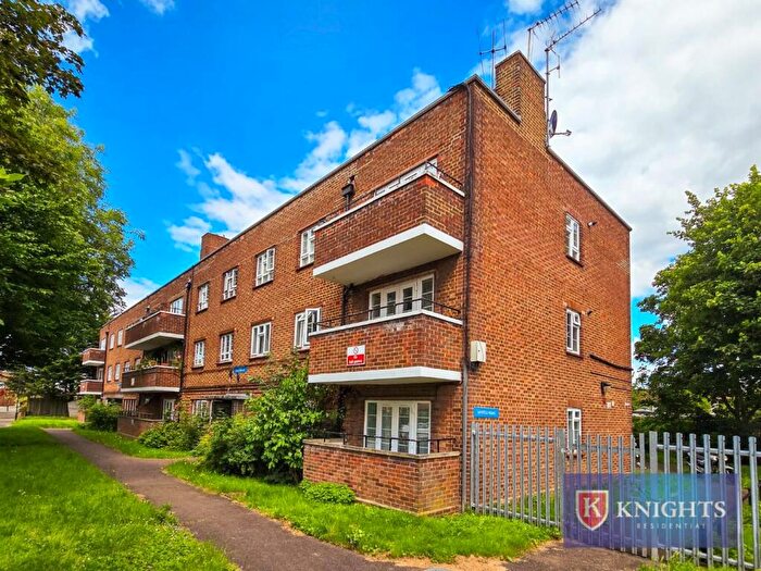 3 Bedroom Flat For Sale In Myrtle Road, London, N13