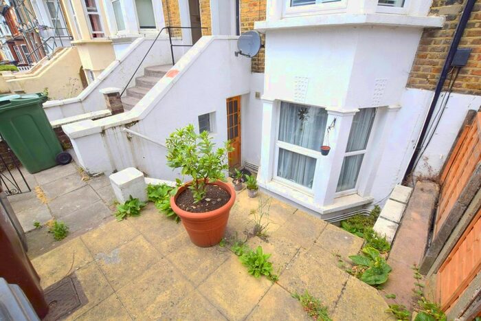 1 Bedroom Flat To Rent In North Birbeck Road, Leytonstone, E11