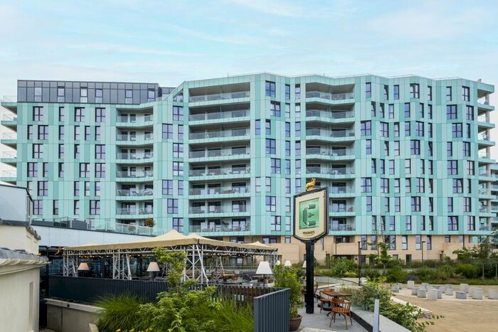 2 Bedroom Flat To Rent In Cable Walk, London, SE10