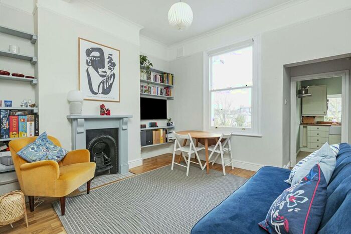 2 Bedroom Flat To Rent In Friern Road, East Dulwich, London, SE22