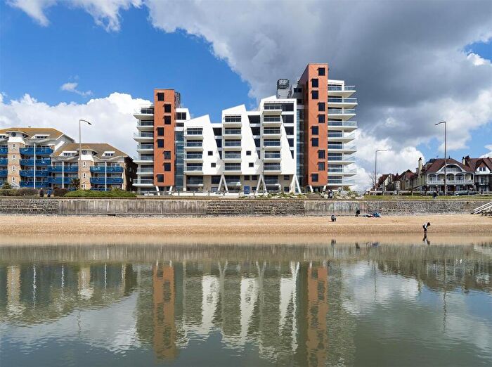 2 Bedroom Apartment For Sale In The Leas, Chalkwell, SS0