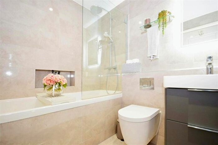 2 Bedroom Apartment To Rent In High Road, Benfleet, SS7