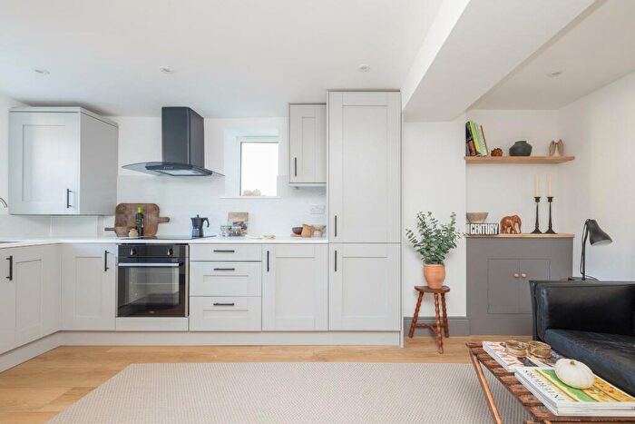 1 Bedroom Flat For Sale In Knowle Road, Totterdown, BS4