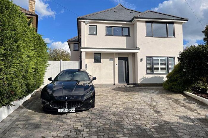 4 Bedroom House For Sale In Raymond Way, Esher, KT10