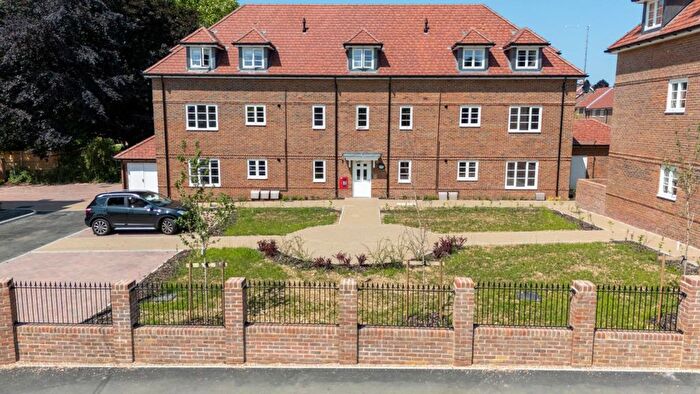 2 Bedroom Flat For Sale In Seymour Mews, Petworth, GU28