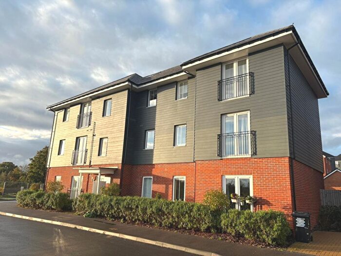 2 Bedroom Flat For Sale In Virginia Drive, Haywards Heath, RH16