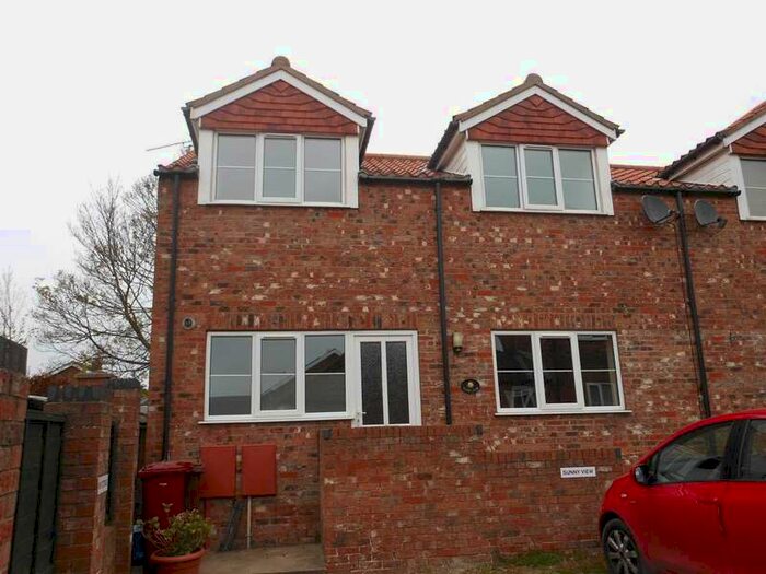 2 Bedroom Semi-Detached House To Rent In High Street, Messingham, Scunthorpe, DN17