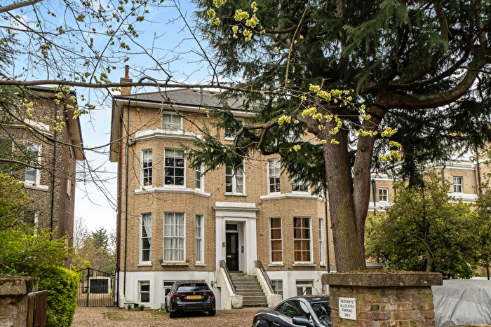 2 Bedroom Apartment For Sale In St. Johns Park, London, SE3