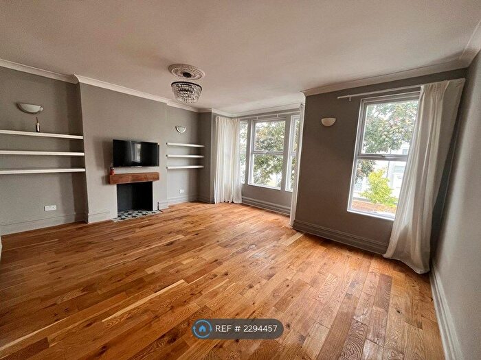 2 Bedroom Maisonette To Rent In Lancaster Gardens, Southend-On-Sea, SS1