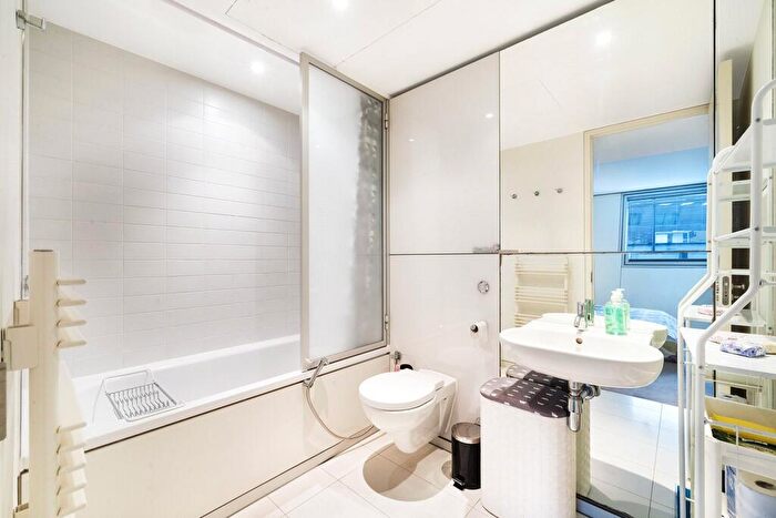 2 Bedroom Apartment To Rent In Hester Road, London, SW11