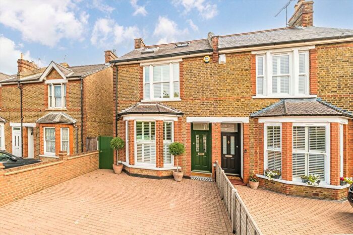 4 Bedroom Semi-Detached House For Sale In Hook Road, Chessington, KT9