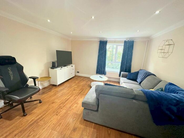 2 Bedroom Flat To Rent In Southcroft, ., Washington, Tyne And Wear, NE38