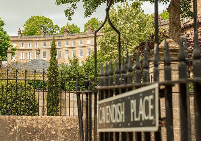 2 Bedroom Flat For Sale In Cavendish Place, Bath, BA1