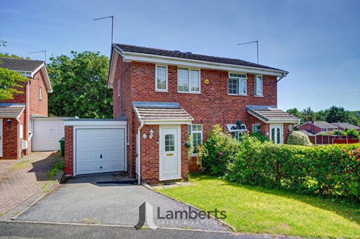 2 Bedroom Semi Detached House For Sale In Mitcheldean Close, Oakenshaw, B98