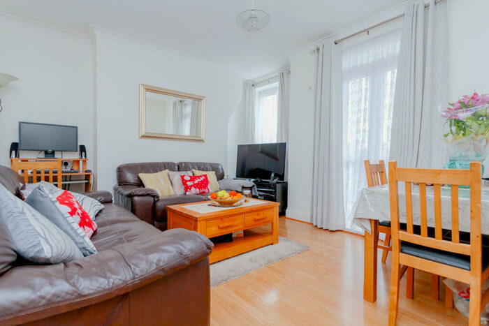 3 Bedroom Flat To Rent In Finnemore House, Britannia Row, N1