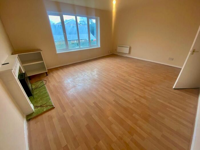 2 Bedroom Flat To Rent In Shackles Court, Richards Close, Hayes, Greater London, UB3