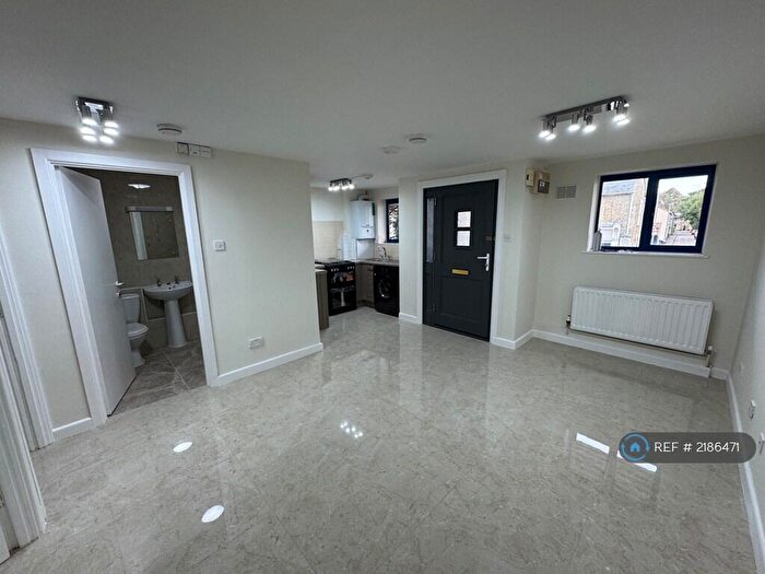 2 Bedroom Flat To Rent In Victoria Road, Cambridge, CB4