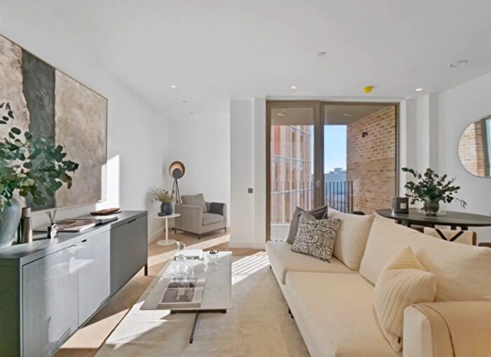 2 Bedroom Flat To Rent In Maple Path, London, E5