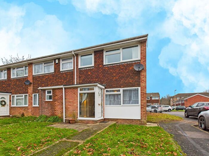 3 Bedroom Terraced House To Rent In Stephens Road, Tadley, RG26