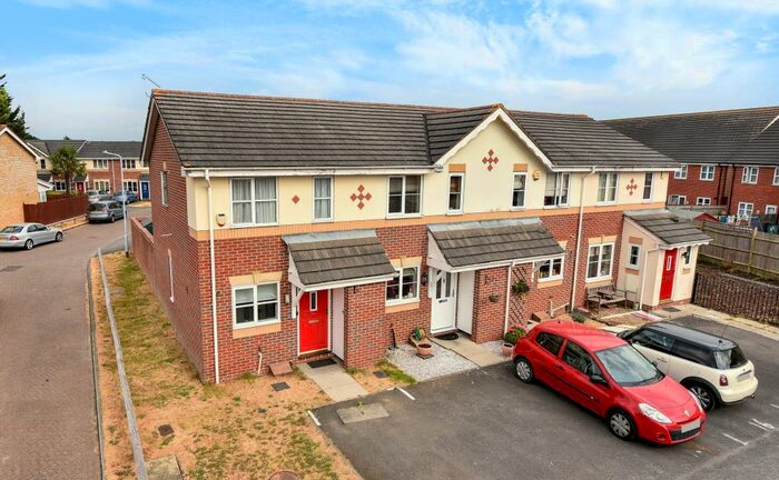 2 Bedroom End Of Terrace House To Rent In Palace Close, Slough, SL1