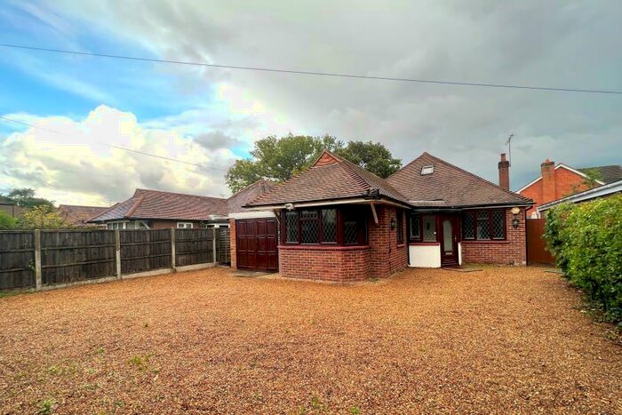 4 Bedroom Chalet To Rent In Addlestone, KT15