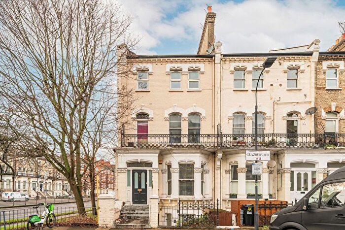2 Bedroom Flat To Rent In Glazbury Road, Barons Court, W14