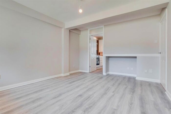 1 Bedroom Flat To Rent In Walpole Road, Teddington, TW11