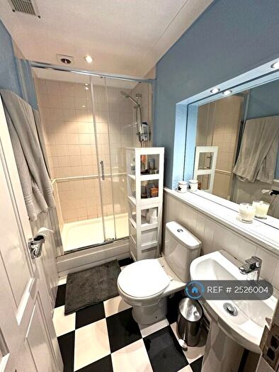 5 Bedroom Semi-Detached House To Rent In Bromley Common, Bromley, BR2
