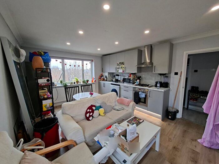 3 Bedroom Apartment To Rent In Green Lanes, London, N16