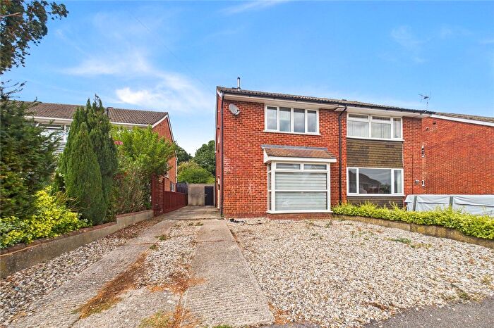 3 Bedroom Semi Detached House To Rent In Grantham Road, Reading, Berkshire, RG30