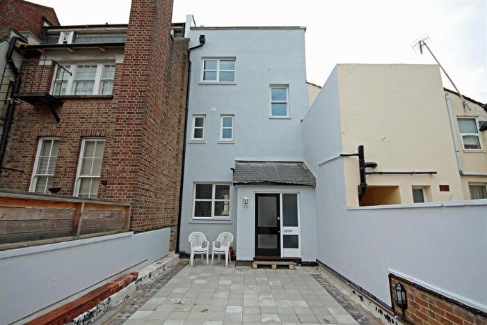 3 Bedroom Maisonette To Rent In London Road, Brighton, East Sussex, BN1