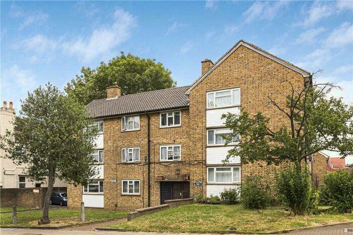 4 Bedroom Flat To Rent In Hopton Road, London, SW16