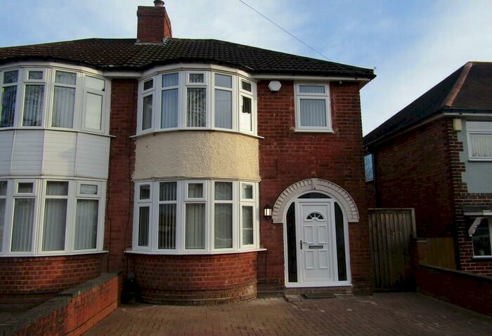 3 Bedroom Semi-Detached House To Rent In Perry Wood Road, Birmingham, West Midlands, B42