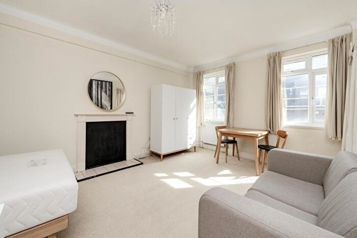 Studio For Sale In Chatsworth Court, Pembroke Road, Kensington, London, W8