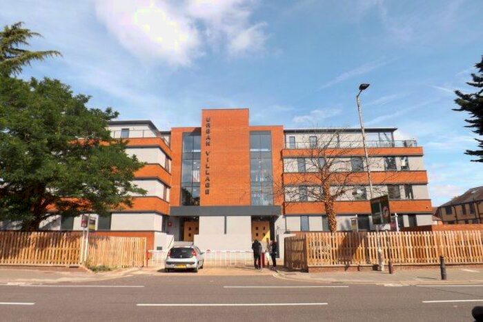 2 Bedroom Flat To Rent In Bromham Road, Bedford, MK40