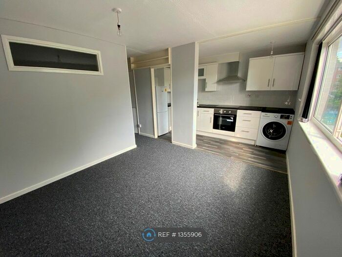 1 Bedroom Flat To Rent In Duncan Court, Southampton, SO19