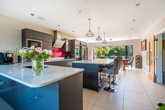 4 Bedroom Detached House For Sale In Reading Road, Eversley Cross, RG27