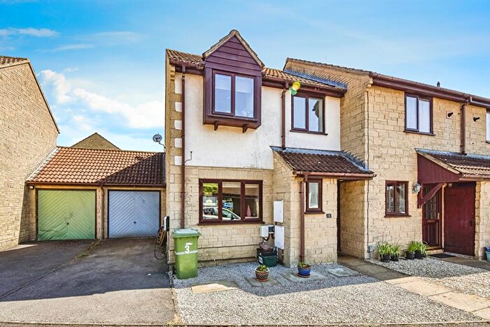 3 Bedroom End Of Terrace House For Sale In Wedmore Close, Frome, BA11