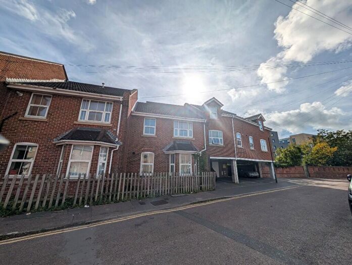 2 Bedroom Flat To Rent In Northcote Road, Bournemouth, Dorset, BH1