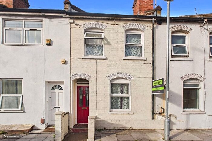4 Bedroom Terraced House For Sale In Cholmeley Road, Reading, Berkshire, RG1