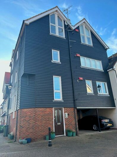 2 Bedroom Flat To Rent In Newmans Close, Hythe, CT21