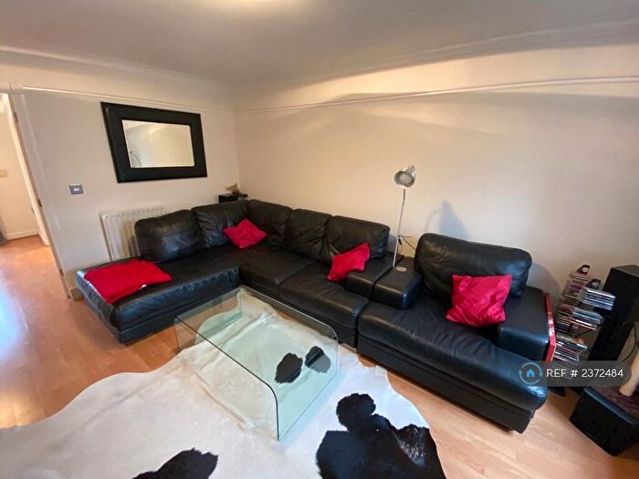 3 Bedroom Terraced House To Rent In Mansion Gate Drive, Leeds, LS7