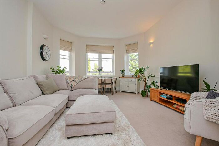 2 Bedroom Apartment For Sale In Blewbury Court, Cholsey, OX10