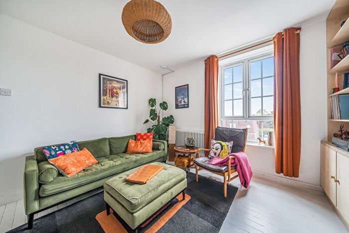 2 Bedroom Maisonette For Sale In East Dulwich Estate, London, SE22