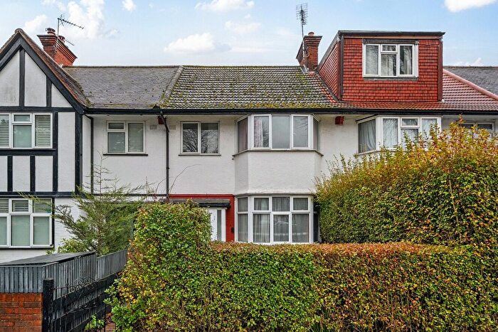 3 Bedroom Terraced House For Sale In Princes Avenue, Acton, London, W3