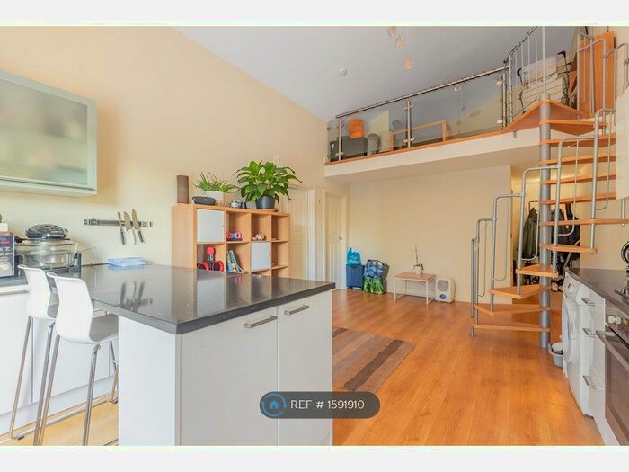 2 Bedroom Flat To Rent In Brownhill Court, London, SE6