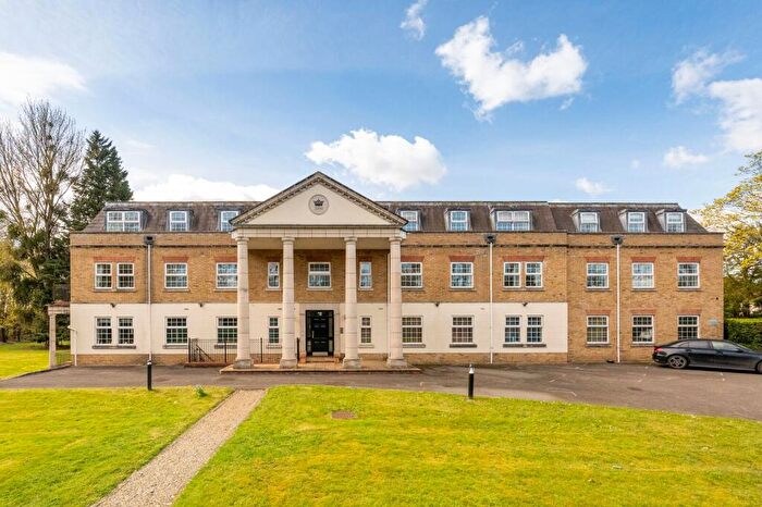 2 Bedroom Flat For Sale In North Street, Winkfield, Windsor, SL4