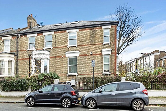 2 Bedroom Flat To Rent In Thornfield Road, London, W12