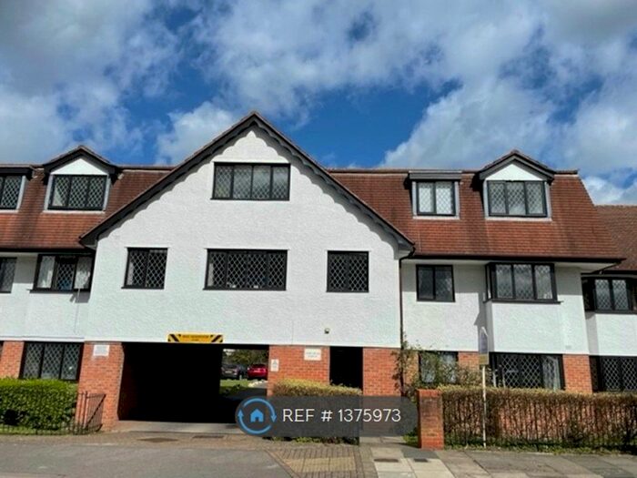 2 Bedroom Flat To Rent In Links Court, London, SE9